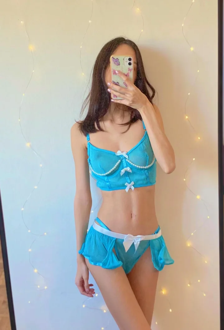 Bikini picture of Baby Veronique