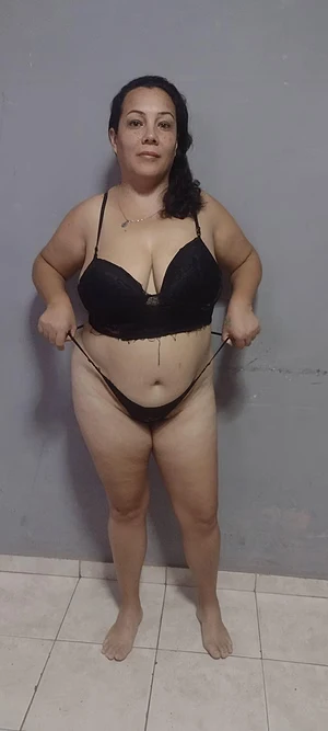 Come pamper this milf on your Sunday weekend