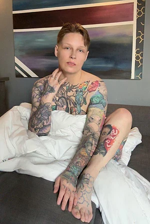 5’4 and full of spicy attitude.. so come join me..