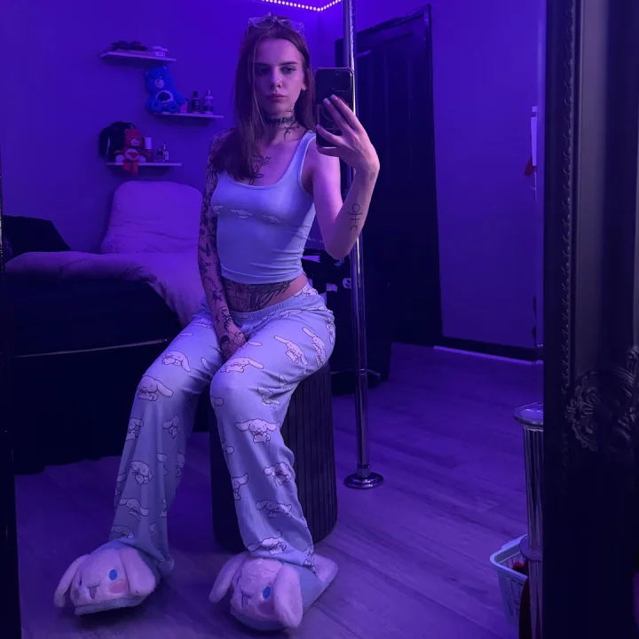 Taut clothes picture of 𝒢𝑜𝒹𝒹𝑒𝓈𝓈 𝑀💋𝐹𝑅𝐸𝐸