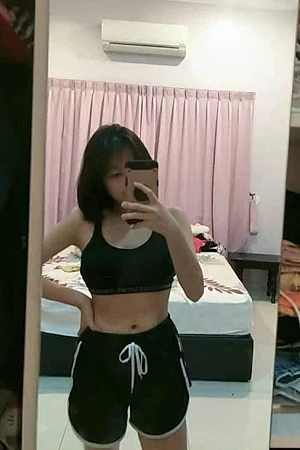 Are there daddy that will buy me candy ? 👅👅💦💦