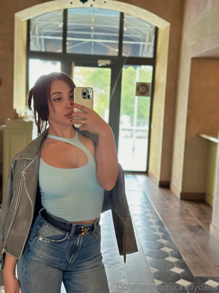Contrapposto picture of Dana🍭Candy
