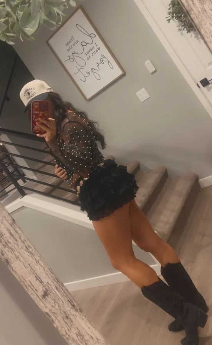 Always a bad girl when I got my boots on... 😈