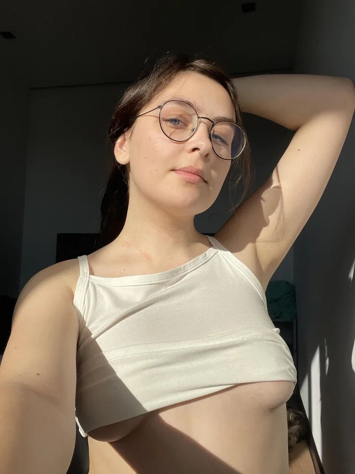 Outstretched arm picture of Nisa