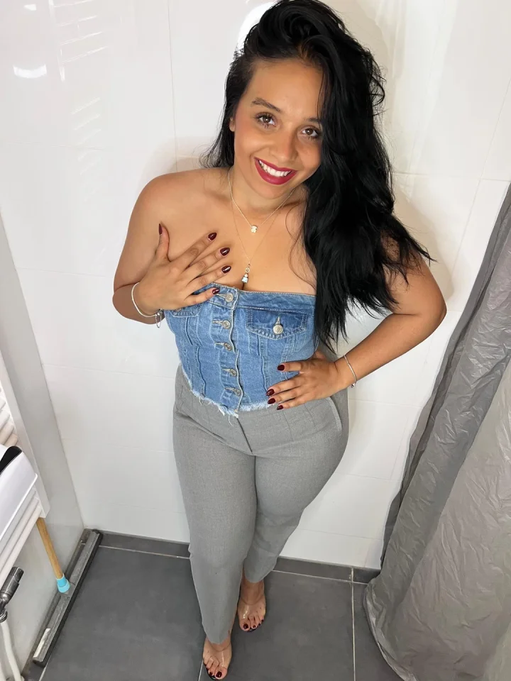 Hand on own stomach picture of 𝕁𝕌𝕃𝕀𝔼 Homewrecker 👸🏻
