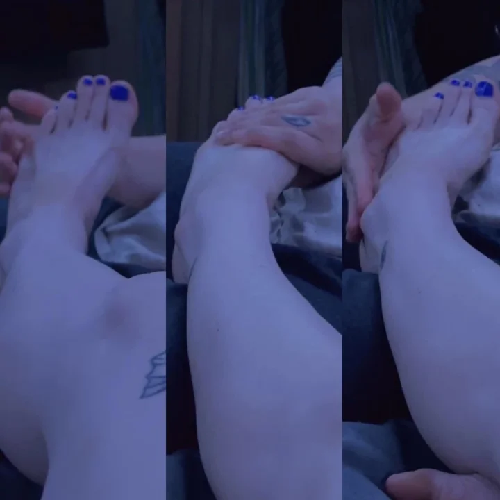 Repainting my toes tomorrow, what color are we feeling? 💋 – Kat Lo (@bruisedbodies)