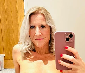 Just a pretty MIlF!