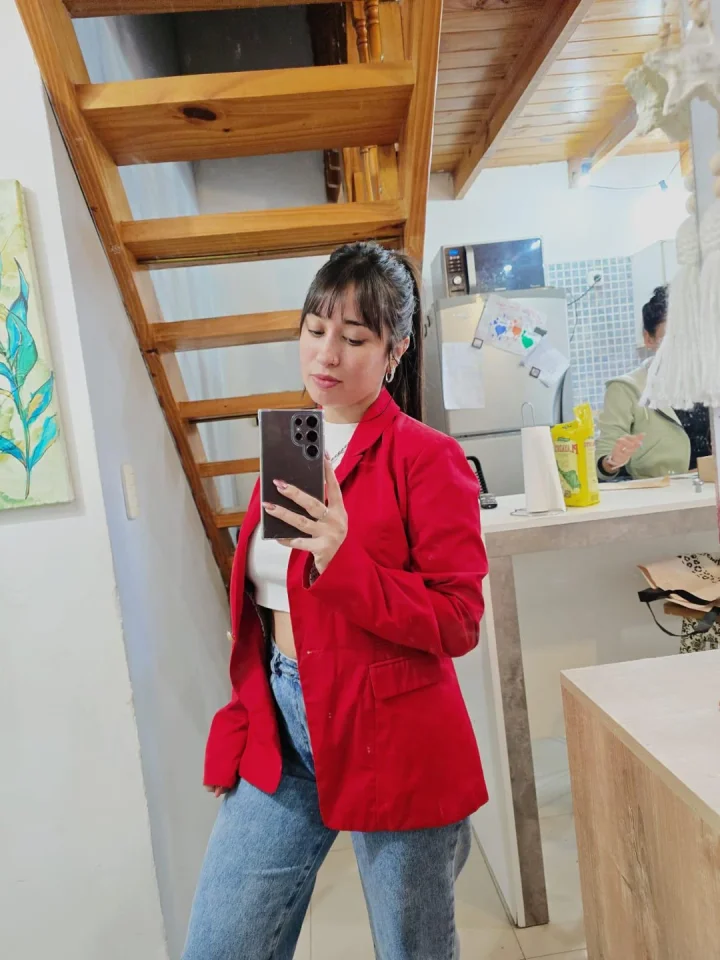 Open clothes picture of Linahoney