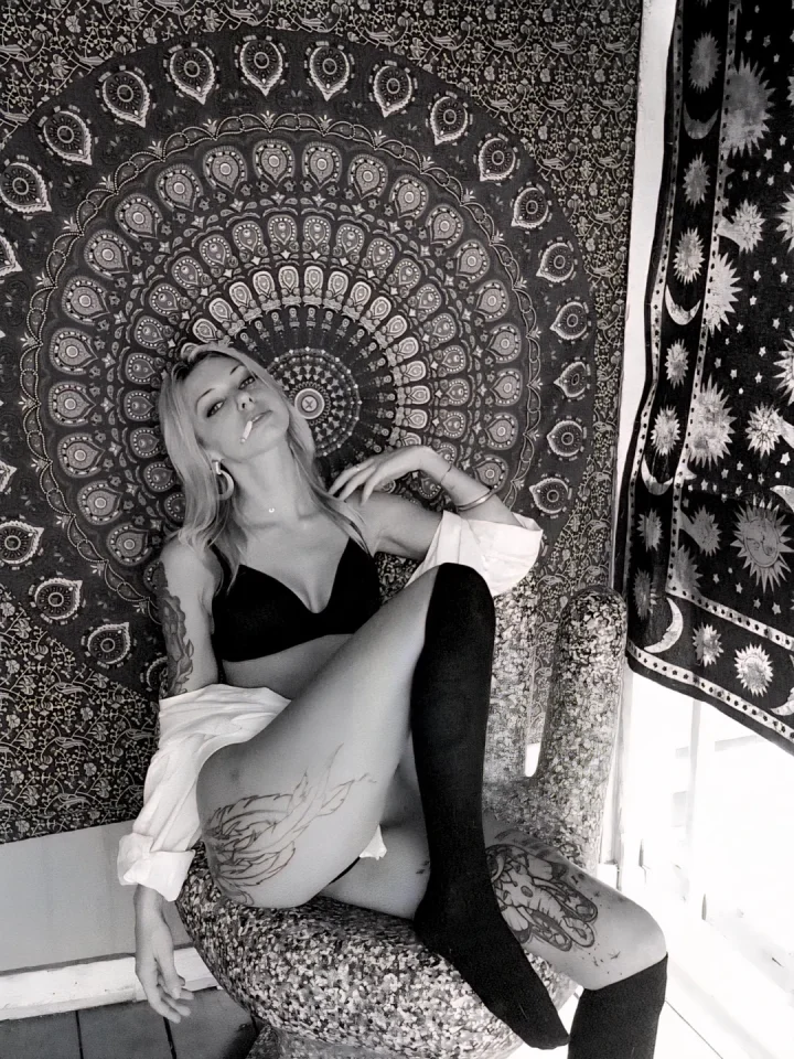 Greyscale picture of SuzySweetSteps
