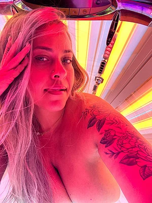 Wanna go tanning with me? 🤩🍒✨