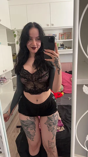 Your favorite emo baddie is back. Links in bio 🖤