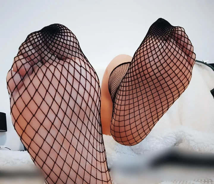 Foot focus picture of Mistress Sarah
