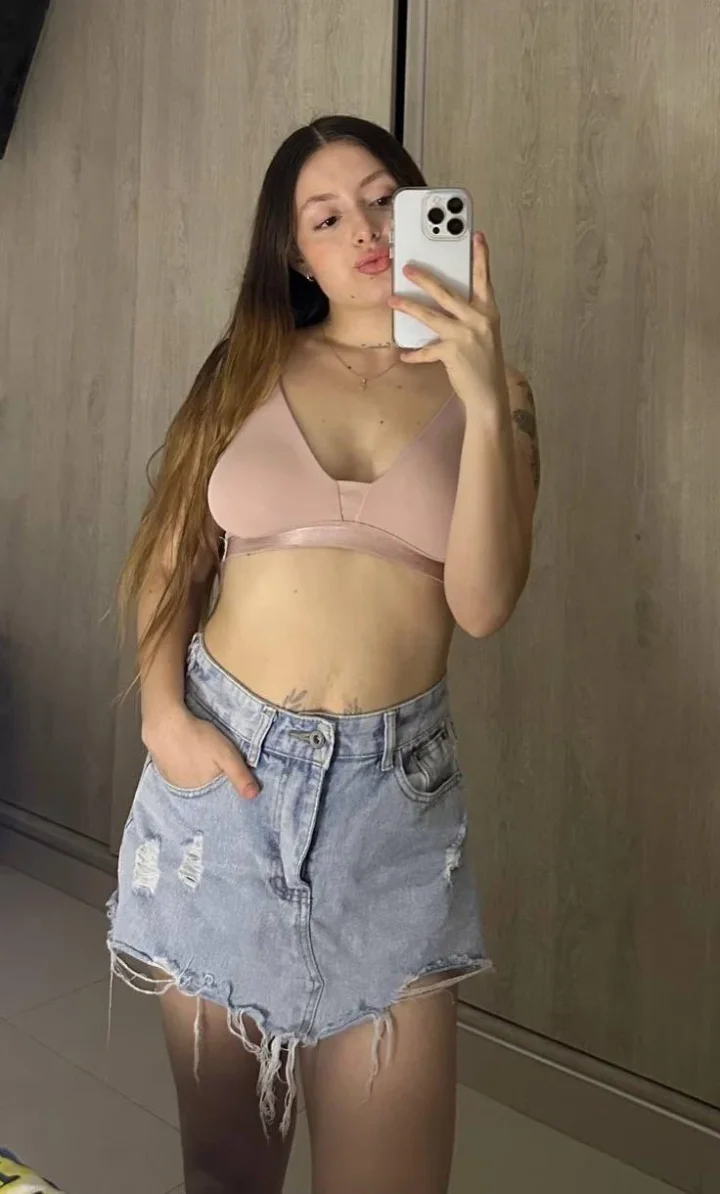 Foto Mão no bolso de 𝕊𝕋𝔼𝔽𝔸ℕ𝕀 🍑your tattooed Goddess