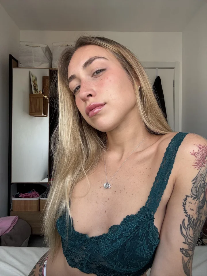 Lace trimmed panties picture of Emma 🦋