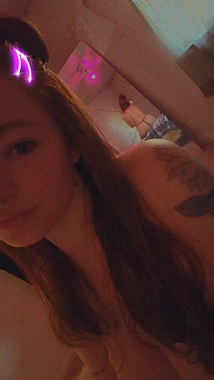 Just a slutty girl having some fun😜