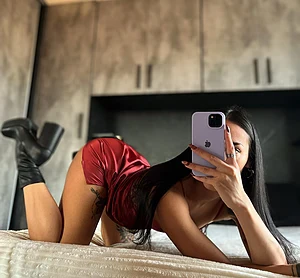 Your Latin goddess wants to play