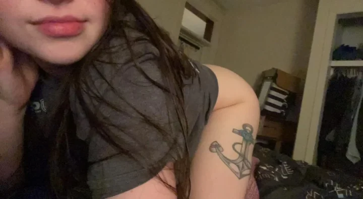 Hand on own cheek picture of Rachel Blue