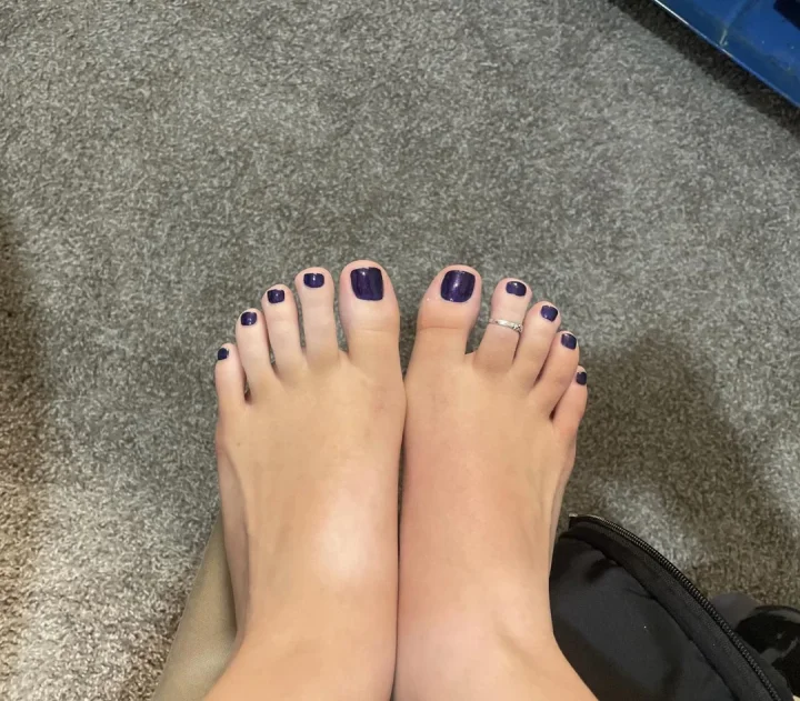 Foot focus picture of Kaia willow