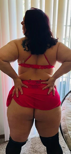 Mature mommy ready for some young cock