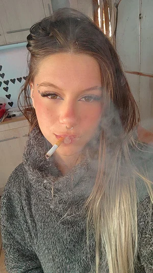 Let's play between smoke...