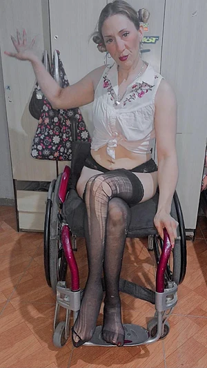 Here's your mommy! She loves my legs...