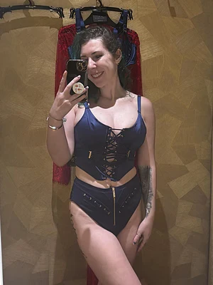 Fitting room selfie