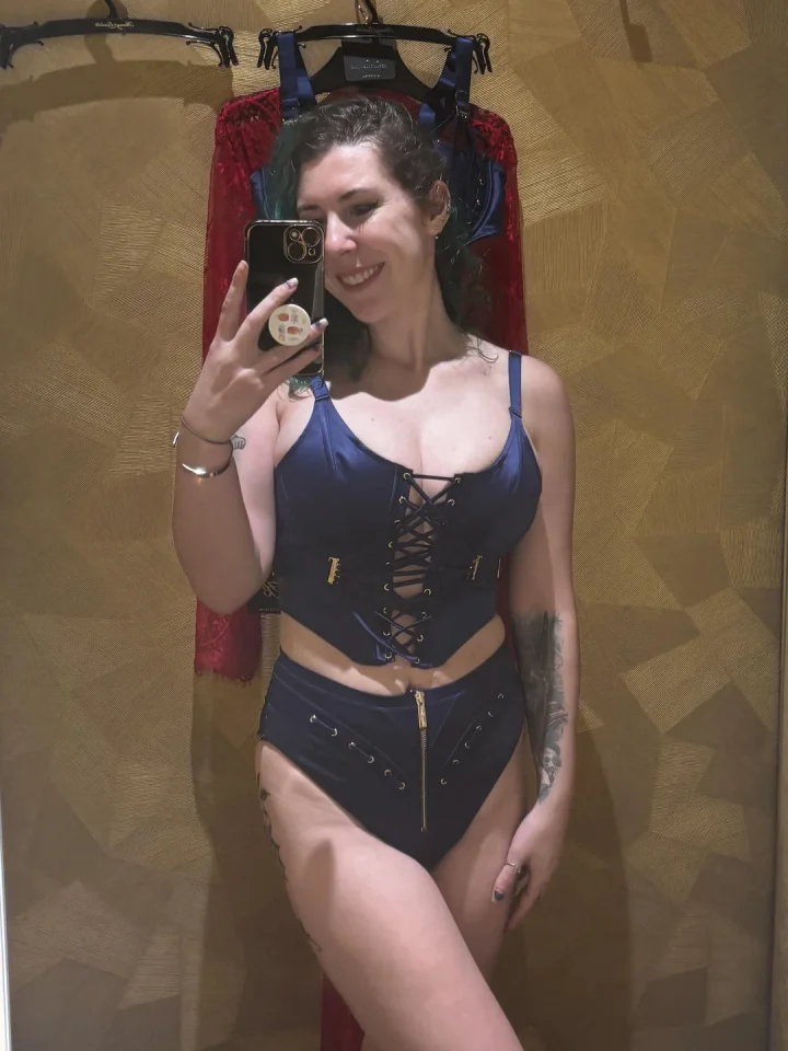 Fitting room selfie