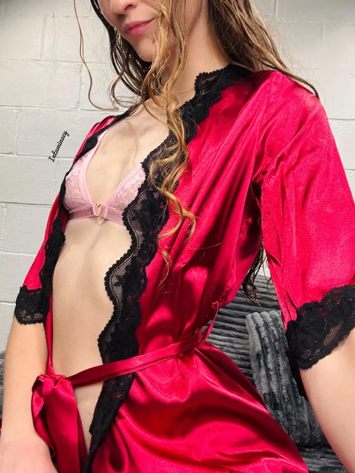 Play with me tonight 😍 taking requests 👀