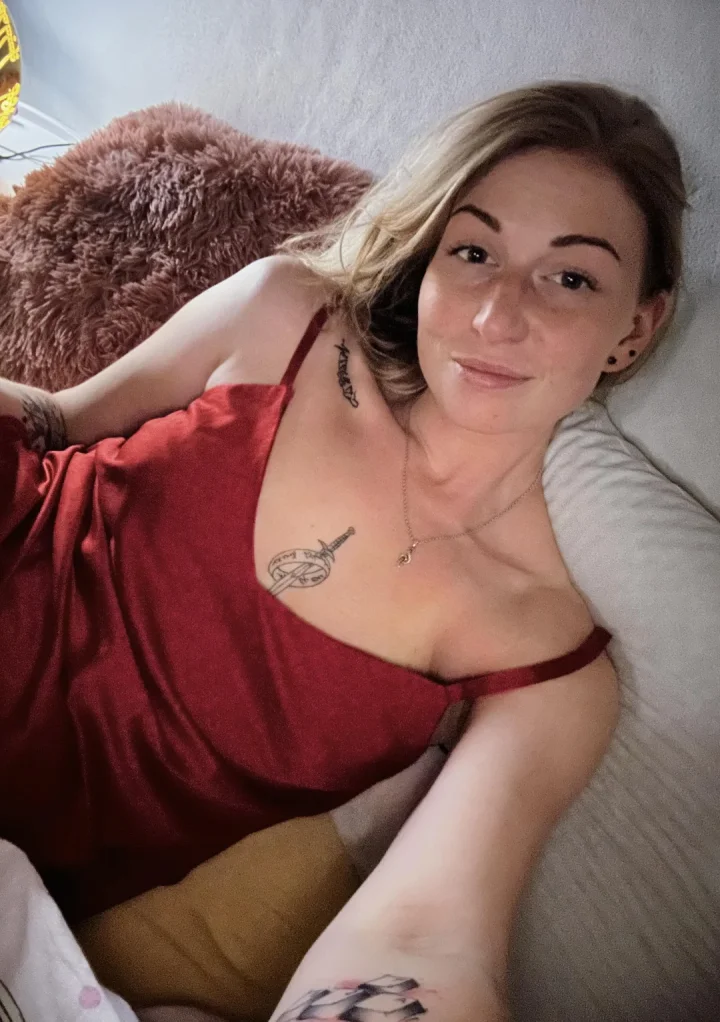 Watching TV like this 🤭 would u join me? 😋 myOF forfree 🍒