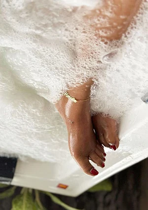 How about massaging me feet horny guys|👅Indian desi babe Priya is here| Subscribe my OF below 👇