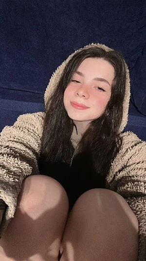 Want to see what’s behind the smile? I’ve got a little surprise for you... 😏💖