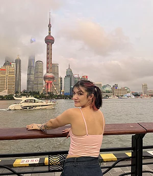 Fit girl in Shanghai 🖤