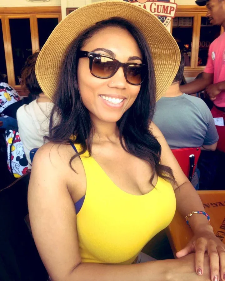Thick eyebrows picture of Ami Rose