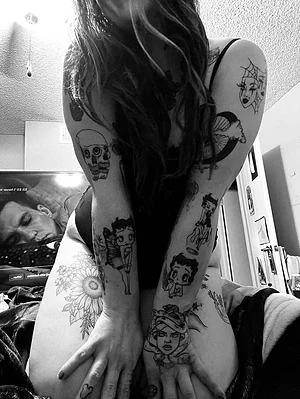 Goth sluts are the way to go!