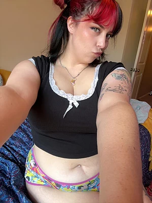 thick alt girl here to ruin you
