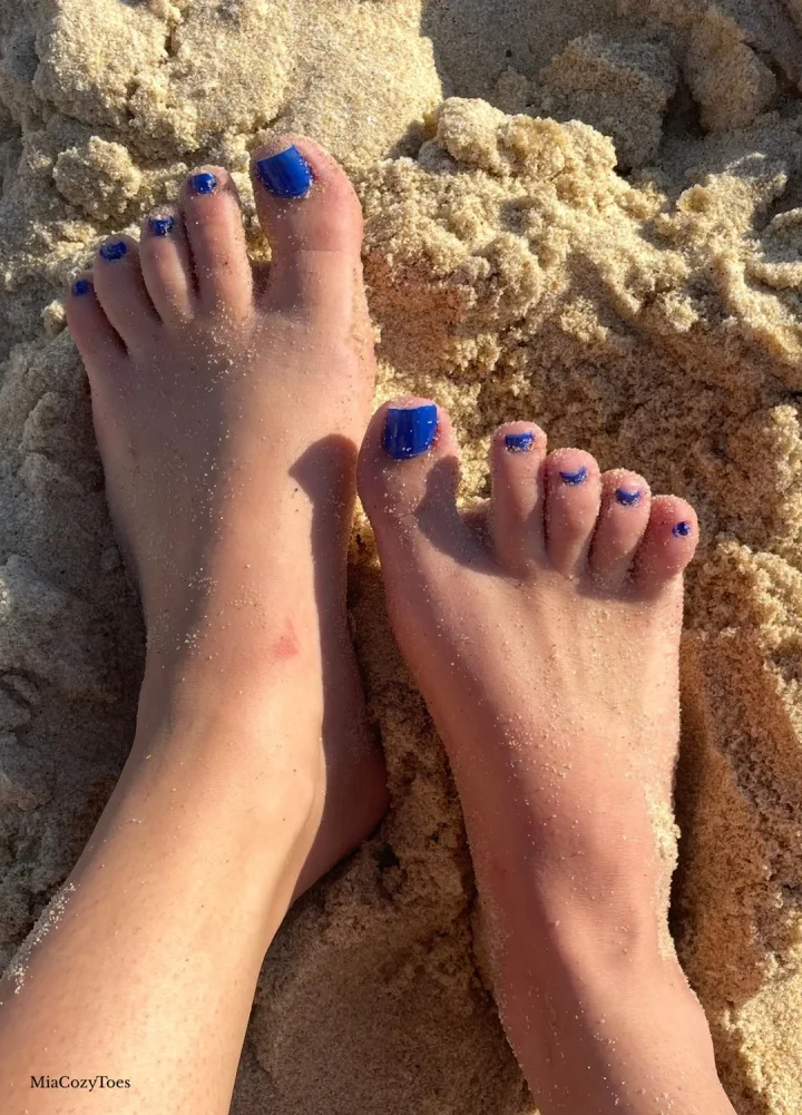 Foot focus picture of MiaCozyToes