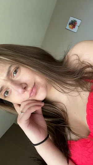 Active college student| customs and chat available| alt/girlnextdoor