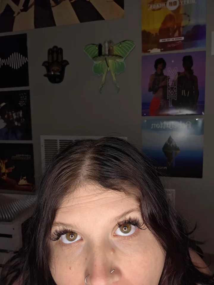 POV me giving head 😈 – Eyeliner picture of that groovy chick