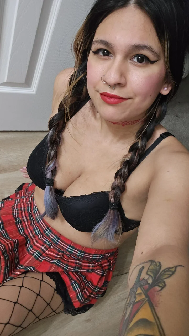 Sometimes the sweet girls have a daring side😉🖤
