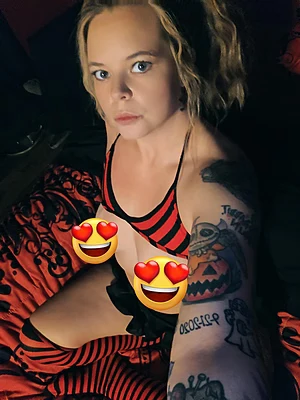 Do you like naughty girls with ink?