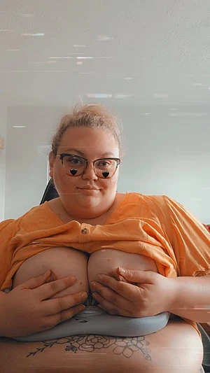 Nibble on my titties?🥺