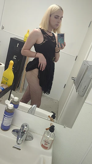 I like to flash my fishnets 🖤