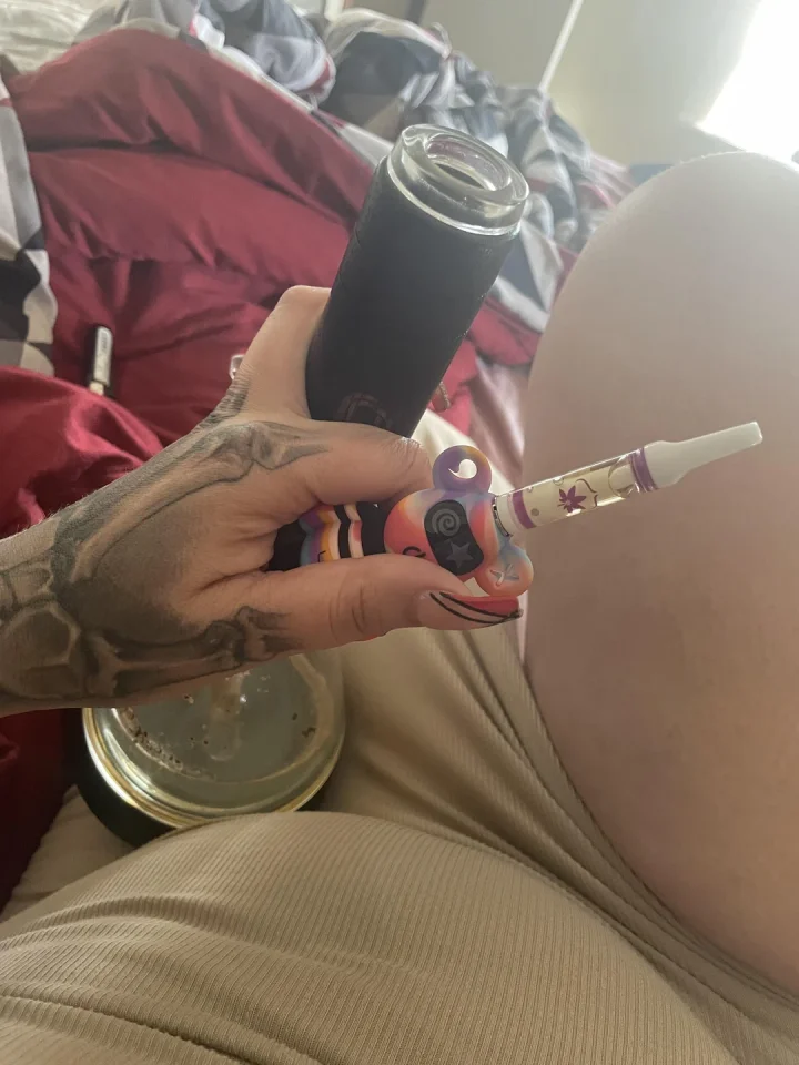Stoner MILF, let me be your fantasy. 🥵😘 let’s have some fun.