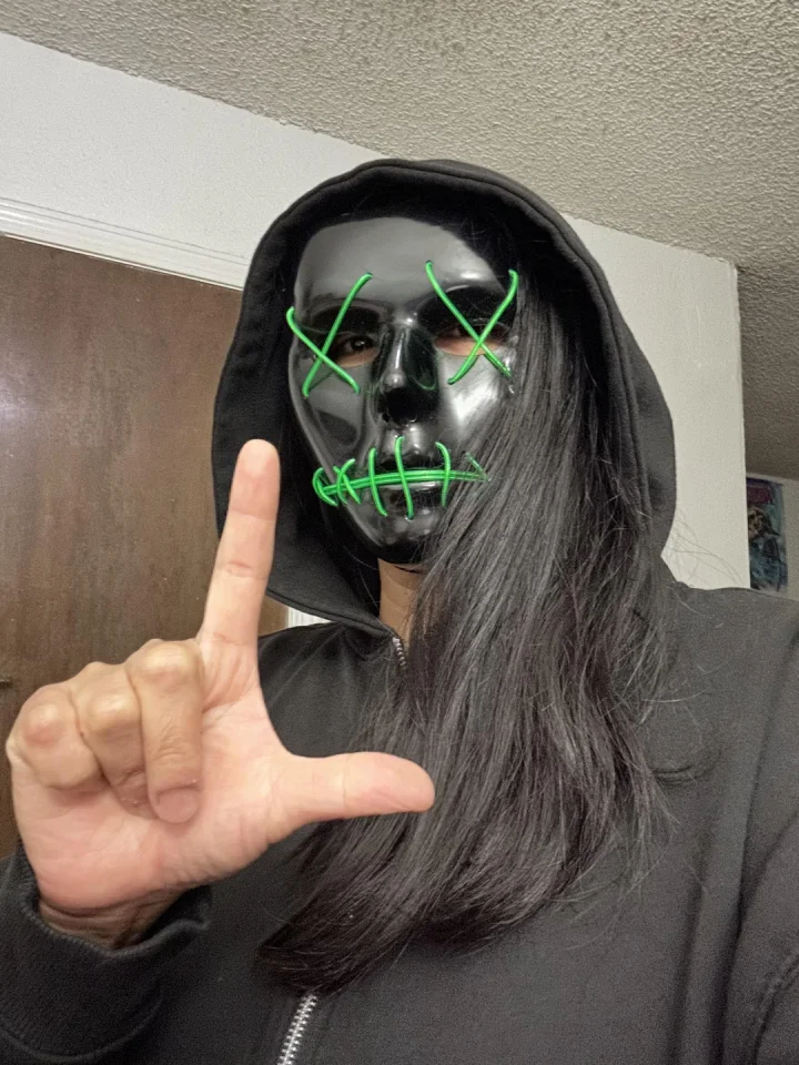 You don’t deserve my face. You’ll pay for my shadow! – Oberkörper Foto von goddesskittyaddams