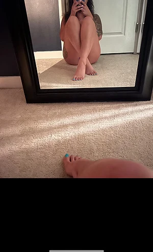 Come Worship my feet 
