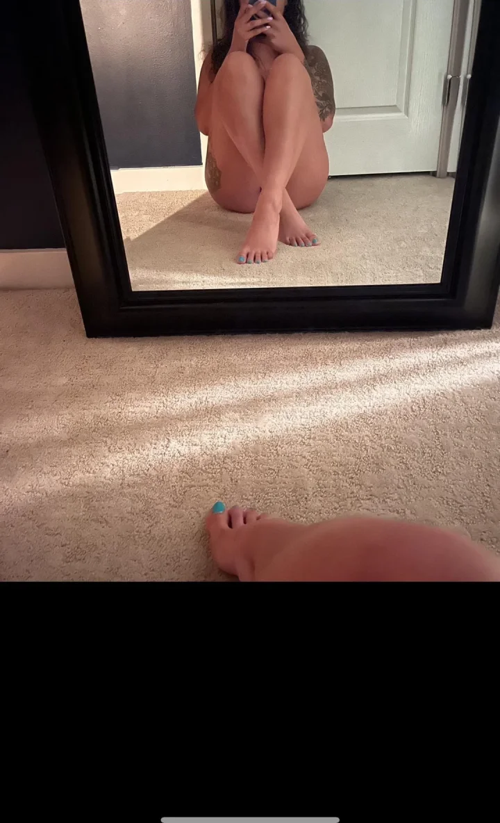 Come Worship my feet 