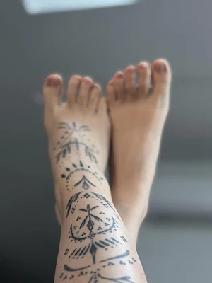 If you like tatted feet this is for you 💋