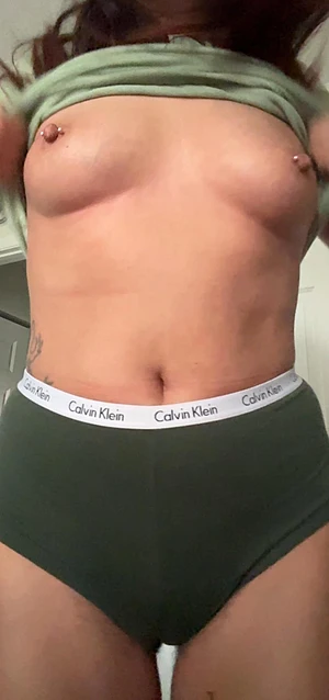 Play with my mom tits please.