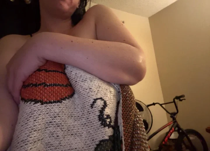 Naked picture of Raven Riot