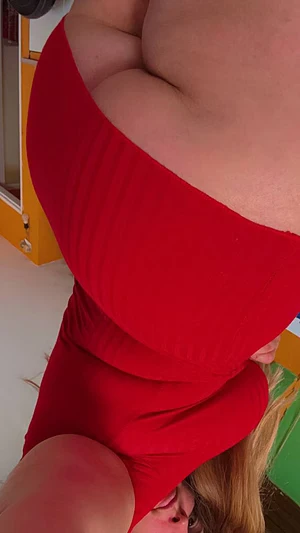 Your new obsession: a dominant milf